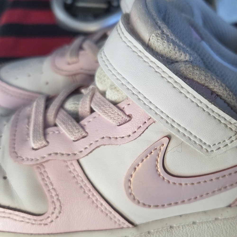 Nike Girls Court Borough Low Size 9C Pink White Shoes Slip On - Picture 4 of 9
